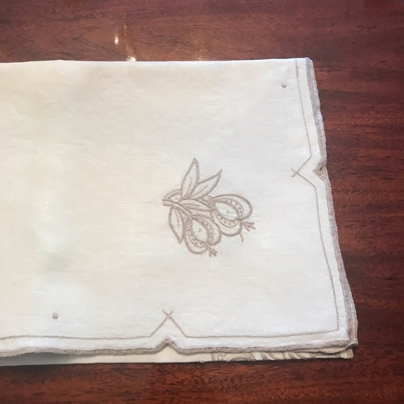 Vintage Embroidered Linen Tablecloth - Picture 4 of 5